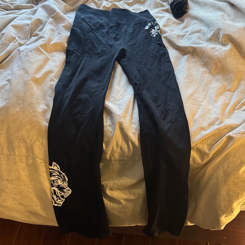 DARC SPORT Wolf Kanji Everson Seamless Gracie Flare Scrunch leggings